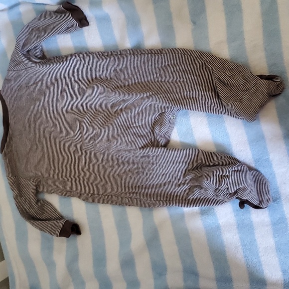 Caters 9m Bear Hugs brown striped sleeper - Picture 4 of 4